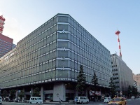 再開発予定地。写真手前がJAビル、右奥が日本経済新聞社ビル