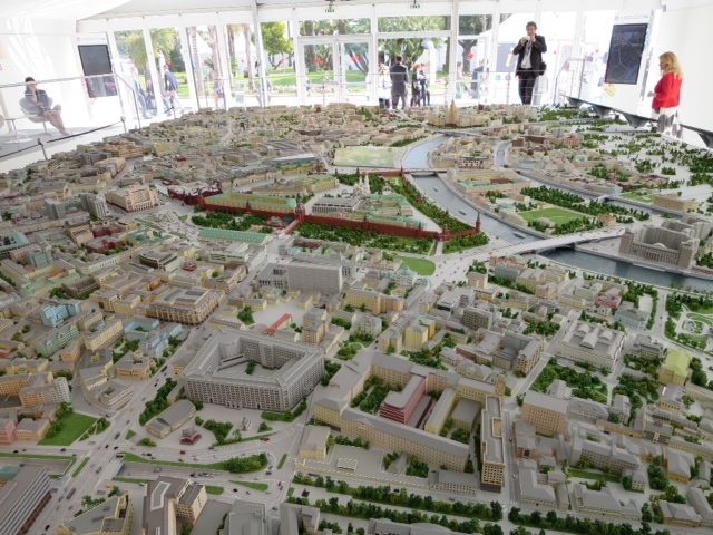 モスクワ館の展示のハイライトは旧市街地の精巧な400分の1模型だ。現在40m2だが、2017年には1000m2近い、世界最大の都市模型が完成するという