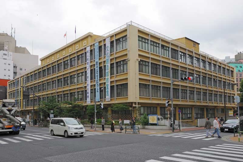  1961年に竣工した豊島区の現庁舎。2011年に撮影（写真：日経アーキテクチュア）