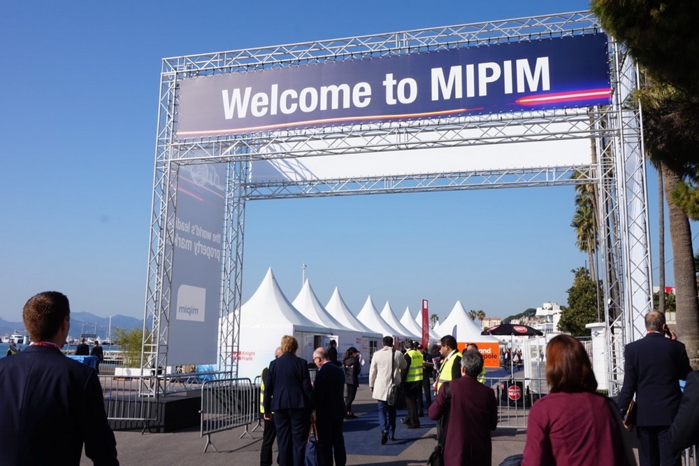  13日に開幕したMIPIMの会場（写真：本誌）