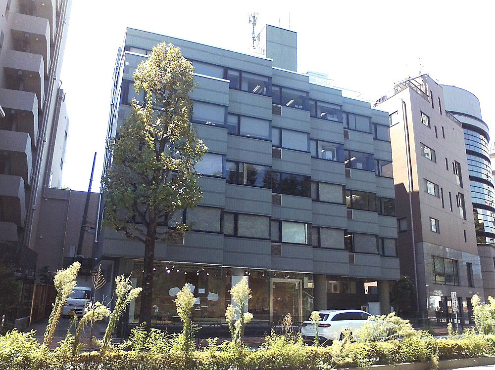 【売買】南青山のオフィスビルを取得、ルーフ